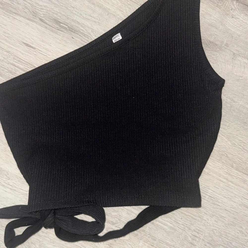 Garage Black Asymmetrical Single Sleeve Crop Top with Wrapped Bow - Picture 3 of 4